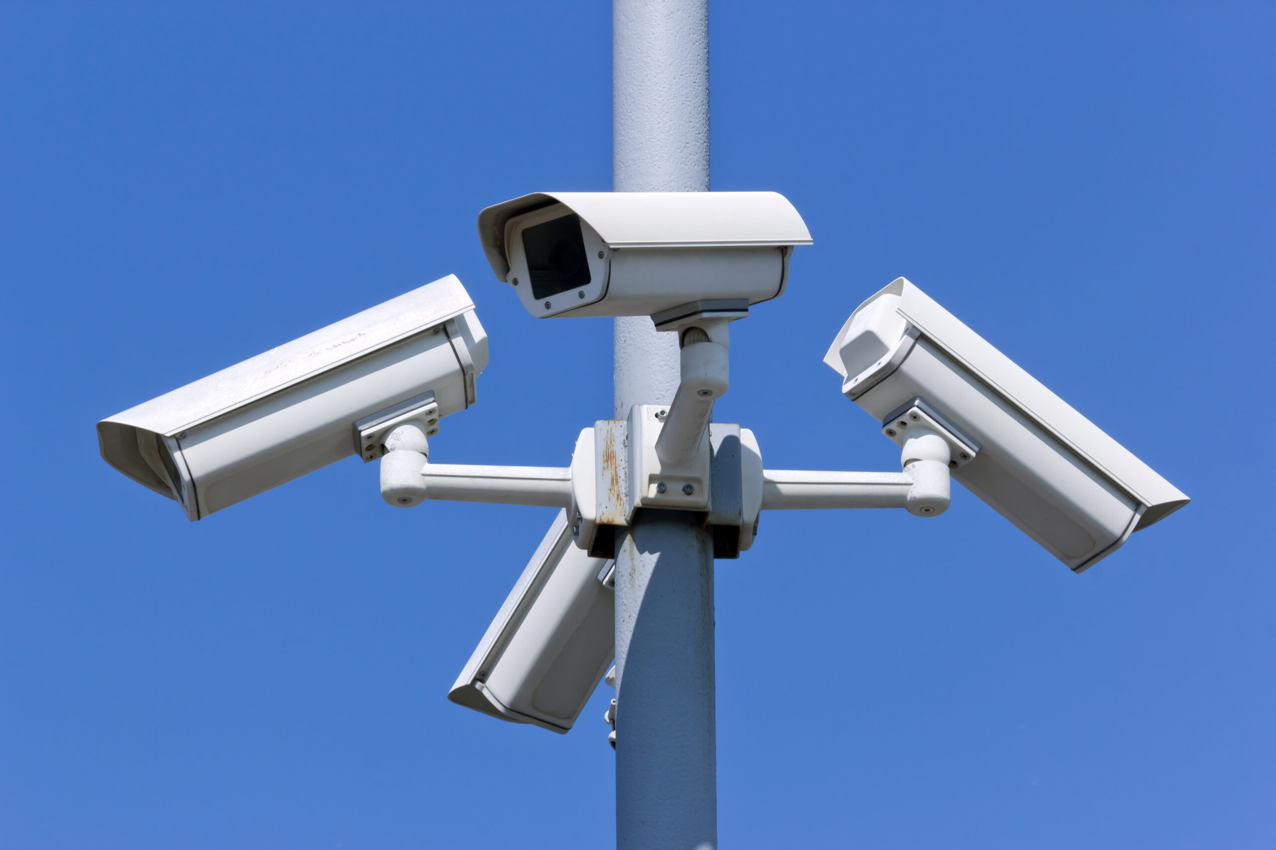 Multi-camera security tower providing 360-degree surveillance of a job site